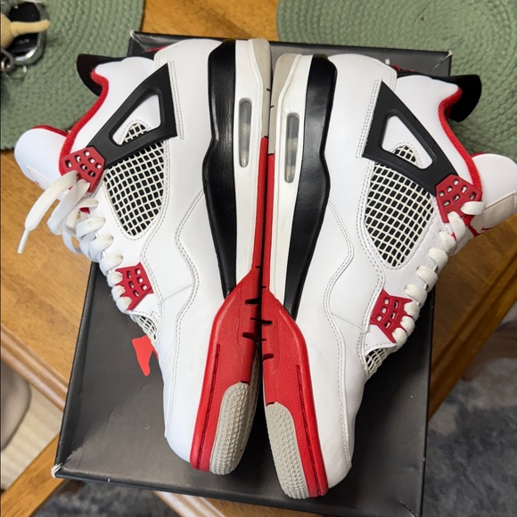 Jordan 4 - Picture 3 of 8